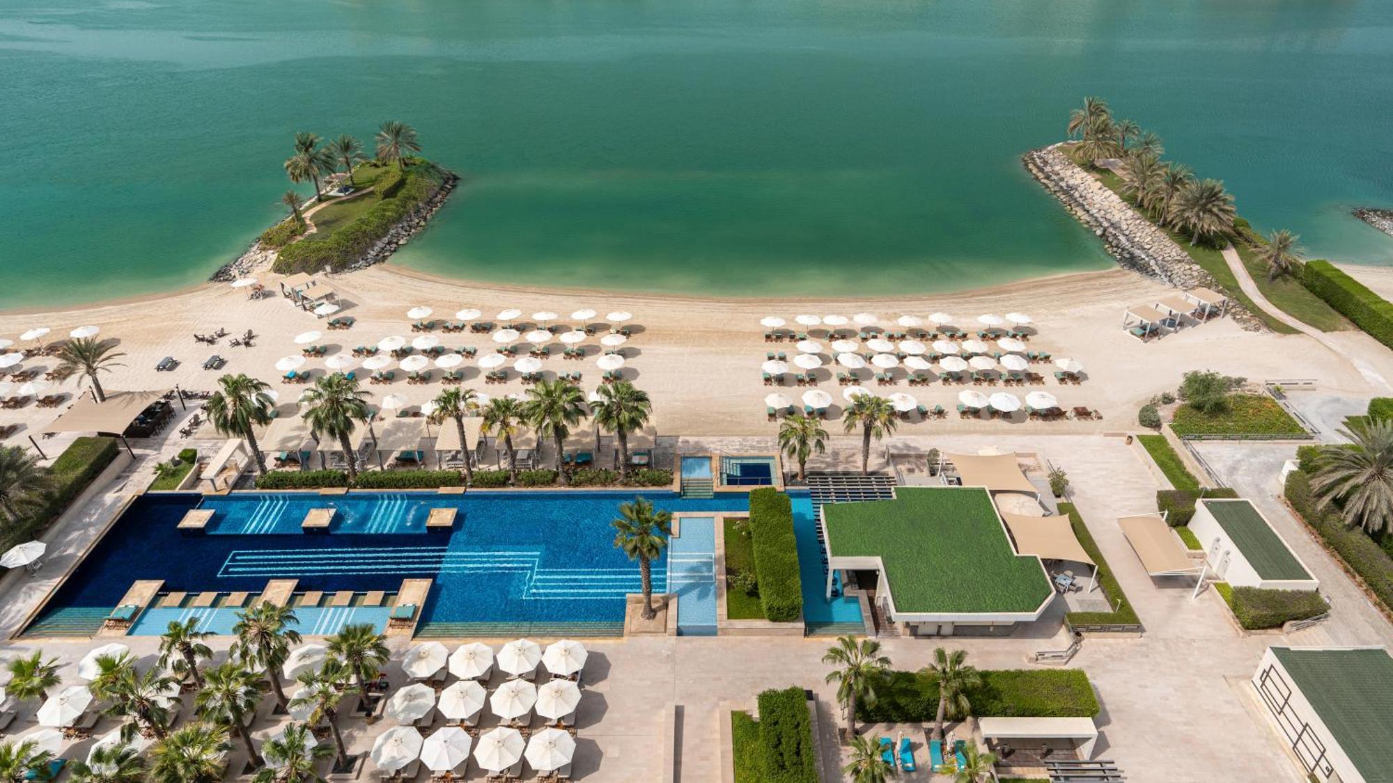 فندق فيرمونت باب البحر أبو ظبي المظهر الخارجي الصورة Aerial view of the beach at the hotel