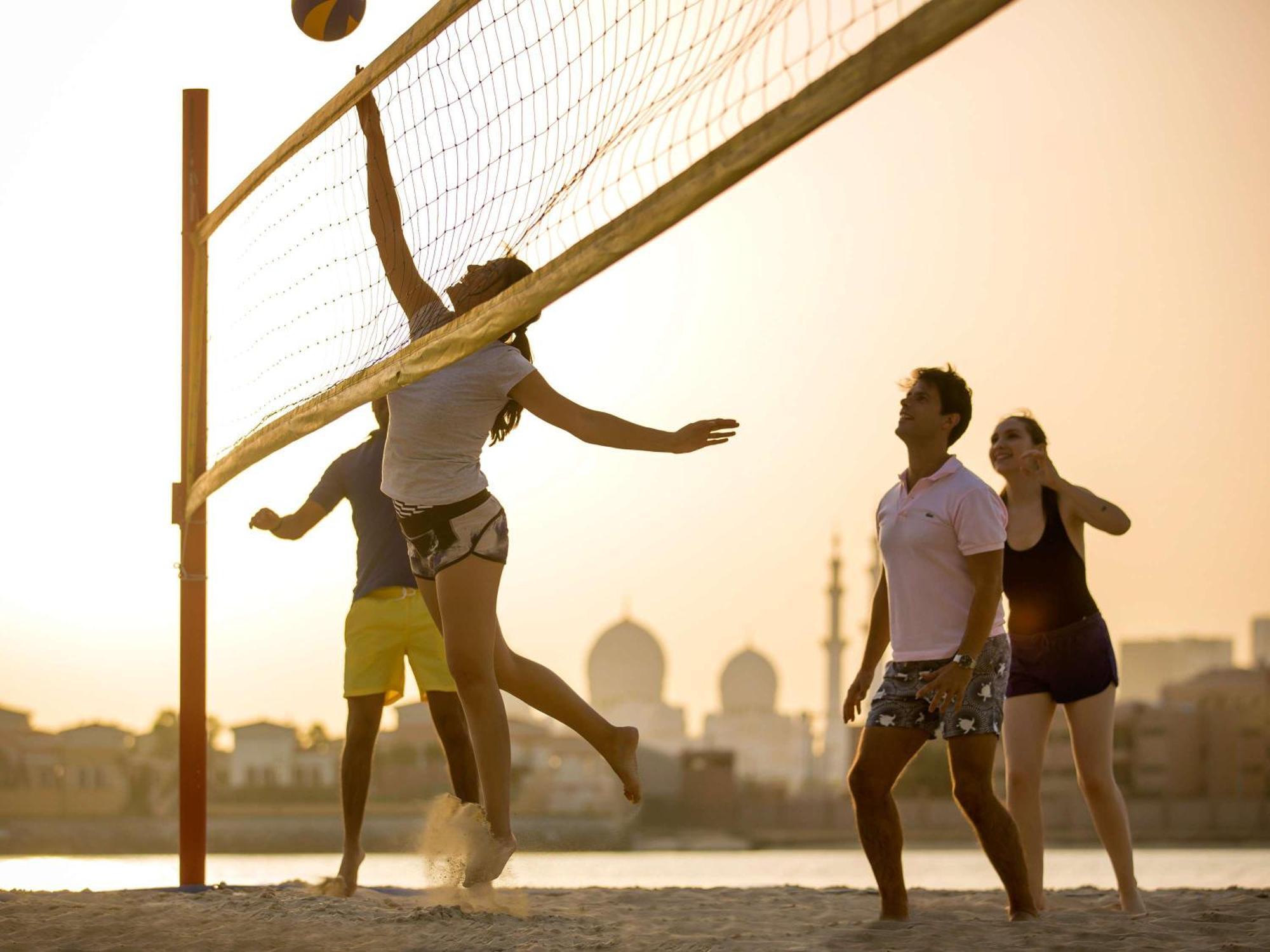 فندق فيرمونت باب البحر أبو ظبي المظهر الخارجي الصورة Beach volleyball
