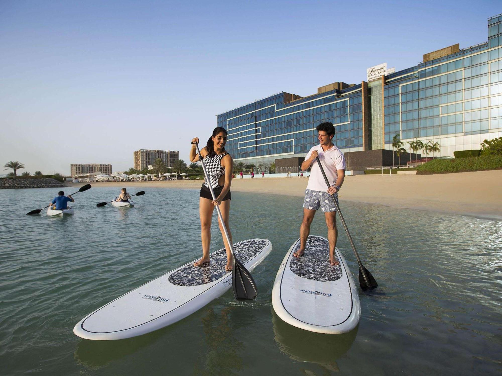 فندق فيرمونت باب البحر أبو ظبي المظهر الخارجي الصورة Stand Up Paddle Boarding at Jumeirah Beach Hotel
