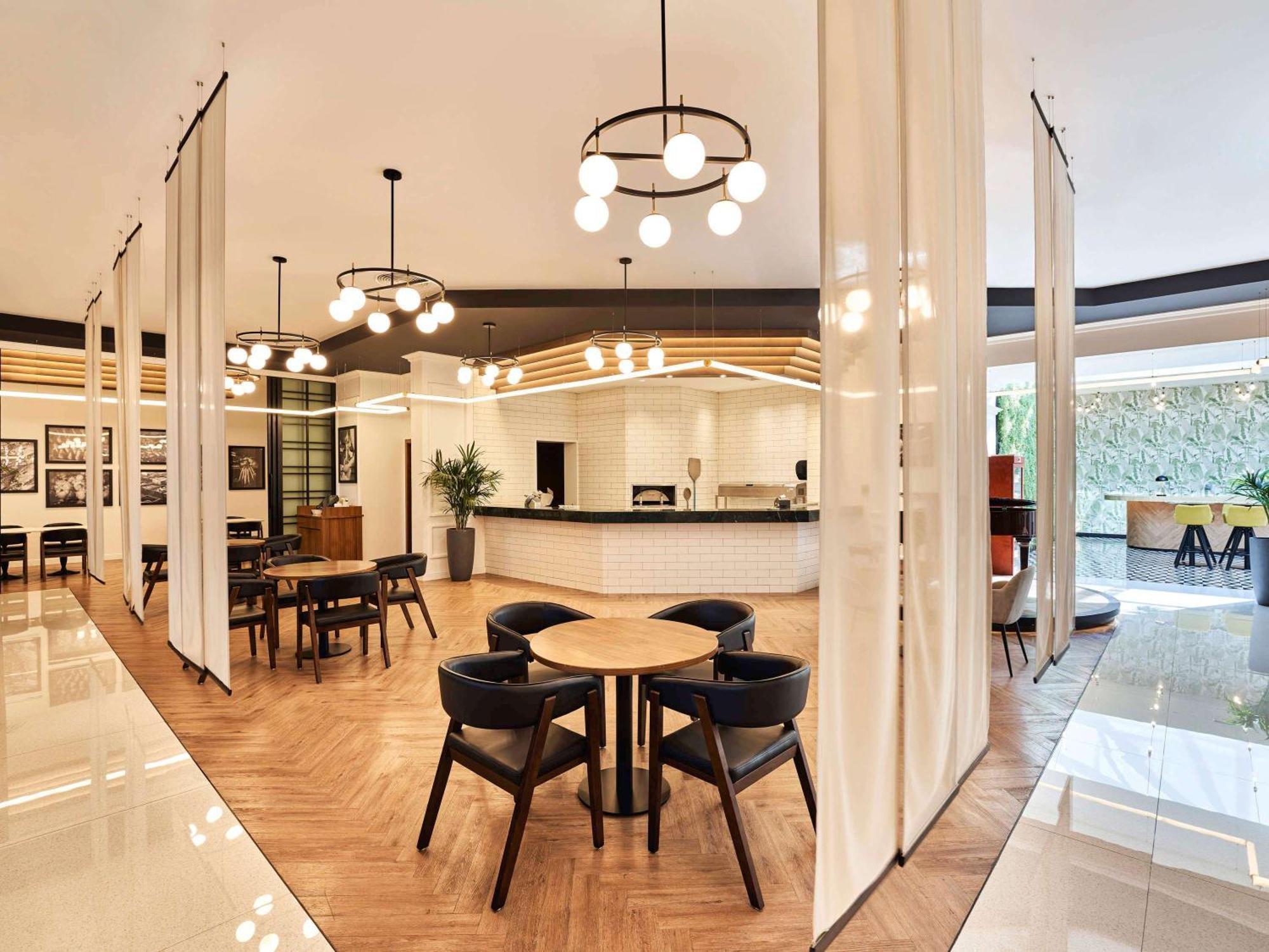 فندق فيرمونت باب البحر أبو ظبي المظهر الخارجي الصورة The interior of the library